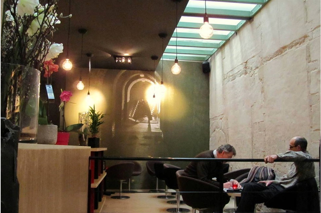 Wine bar and CableCups